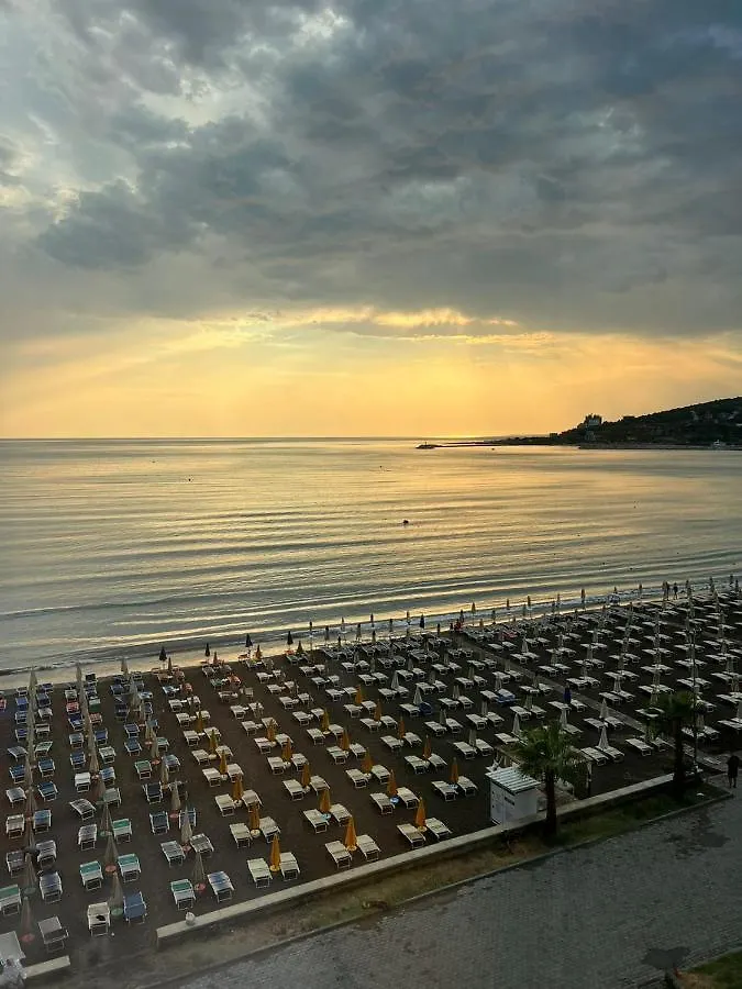 Hotel Leon - Beach Front Shëngjin