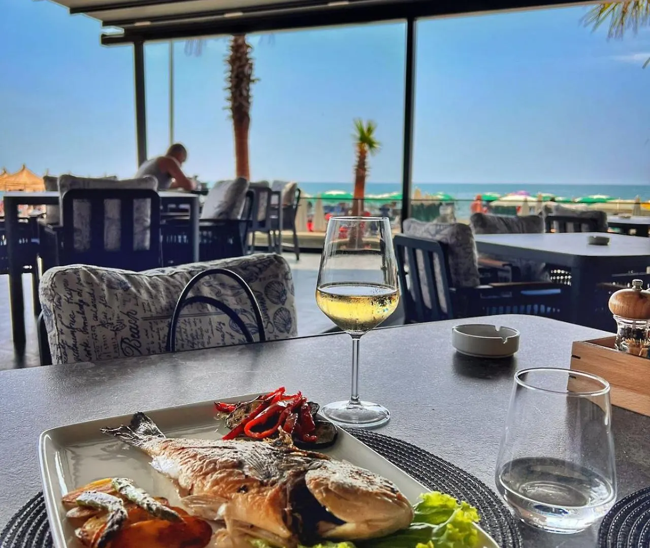 Hotel Leon - Beach Front Shëngjin