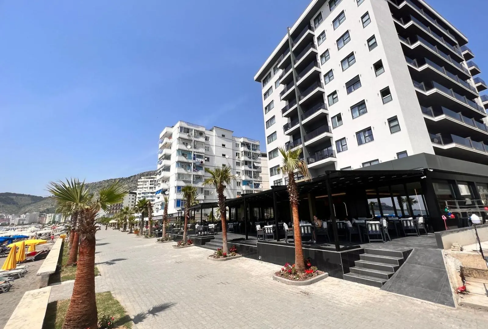 Hotel Leon - Beach Front Shëngjin
